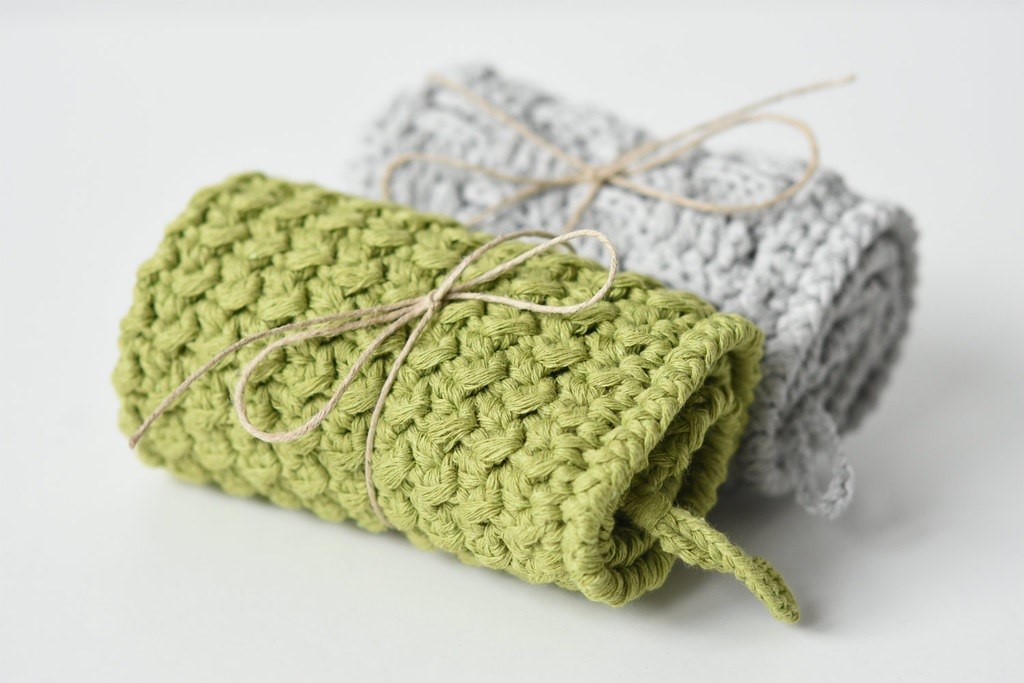 Bạn có thể đan khăn, làm thiệp, làm tranh treo tường handmade trong dịp 14/2